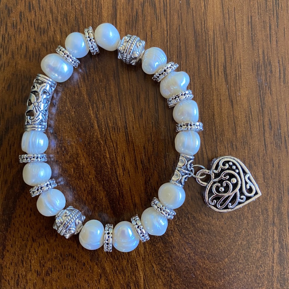 Freshwater pearl bracelet. NWOT.